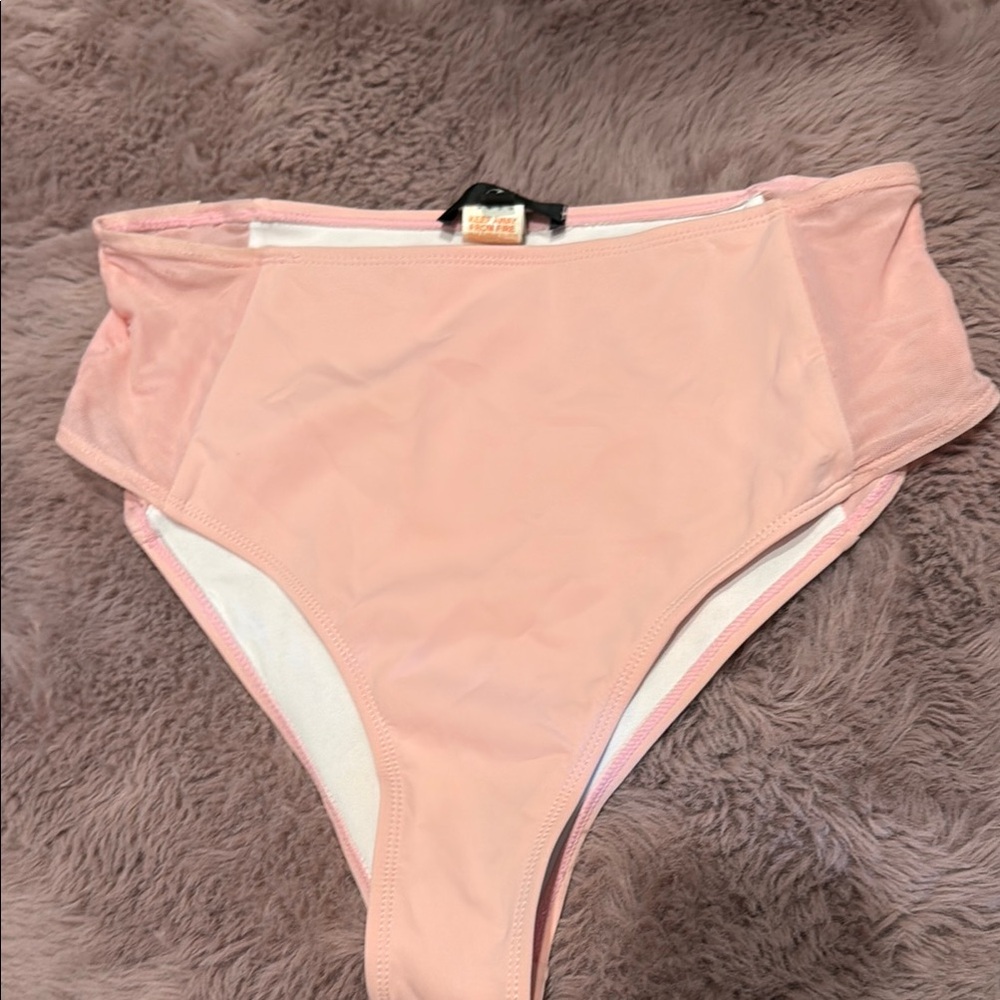 Missguided Pink Ruffle Bikini Set - Picture 3 of 3